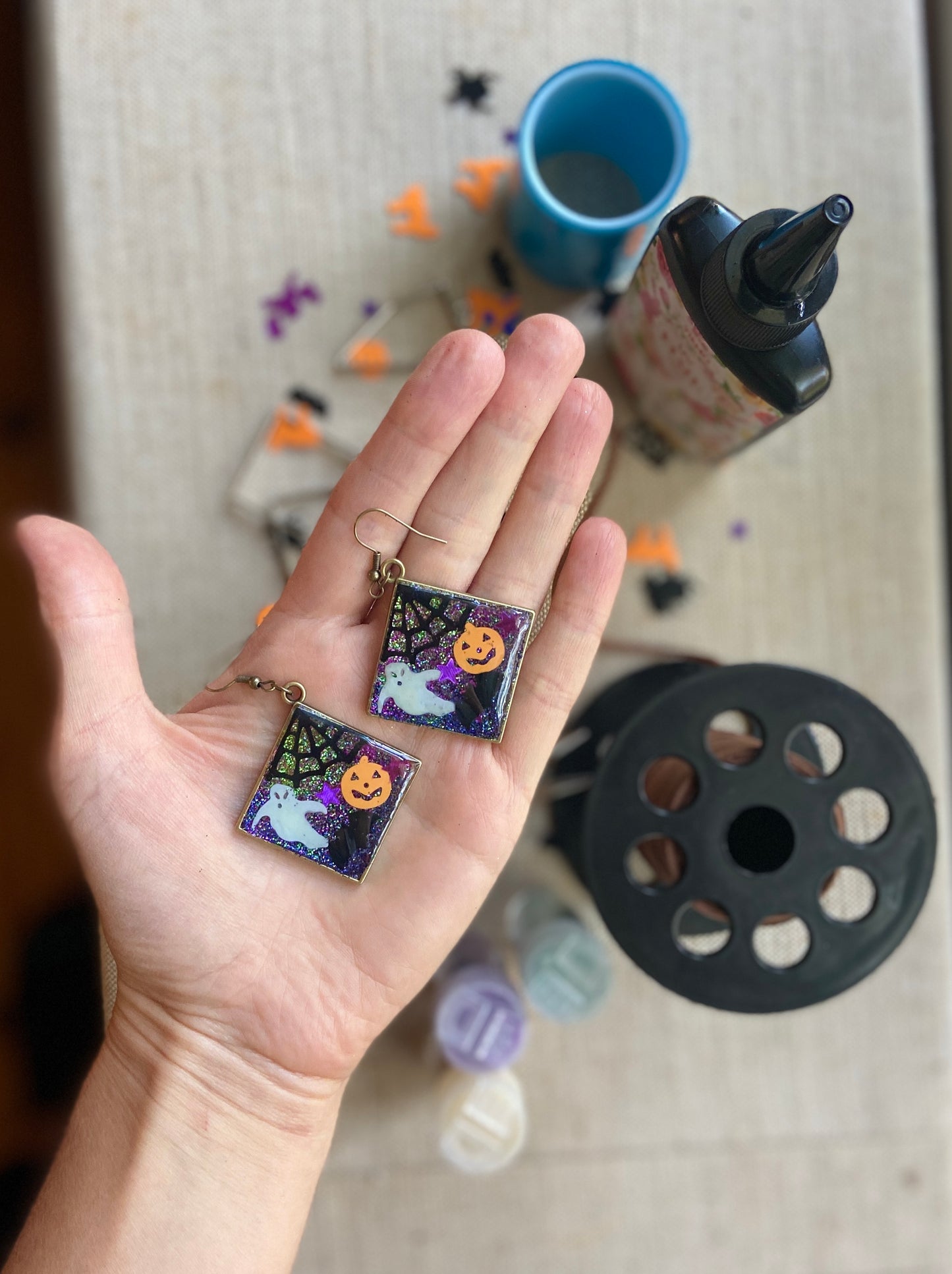 Resin Jewelry Workshop: Halloween themed or Dried Flowers . Saturday October 21 . Tap that Tap Room