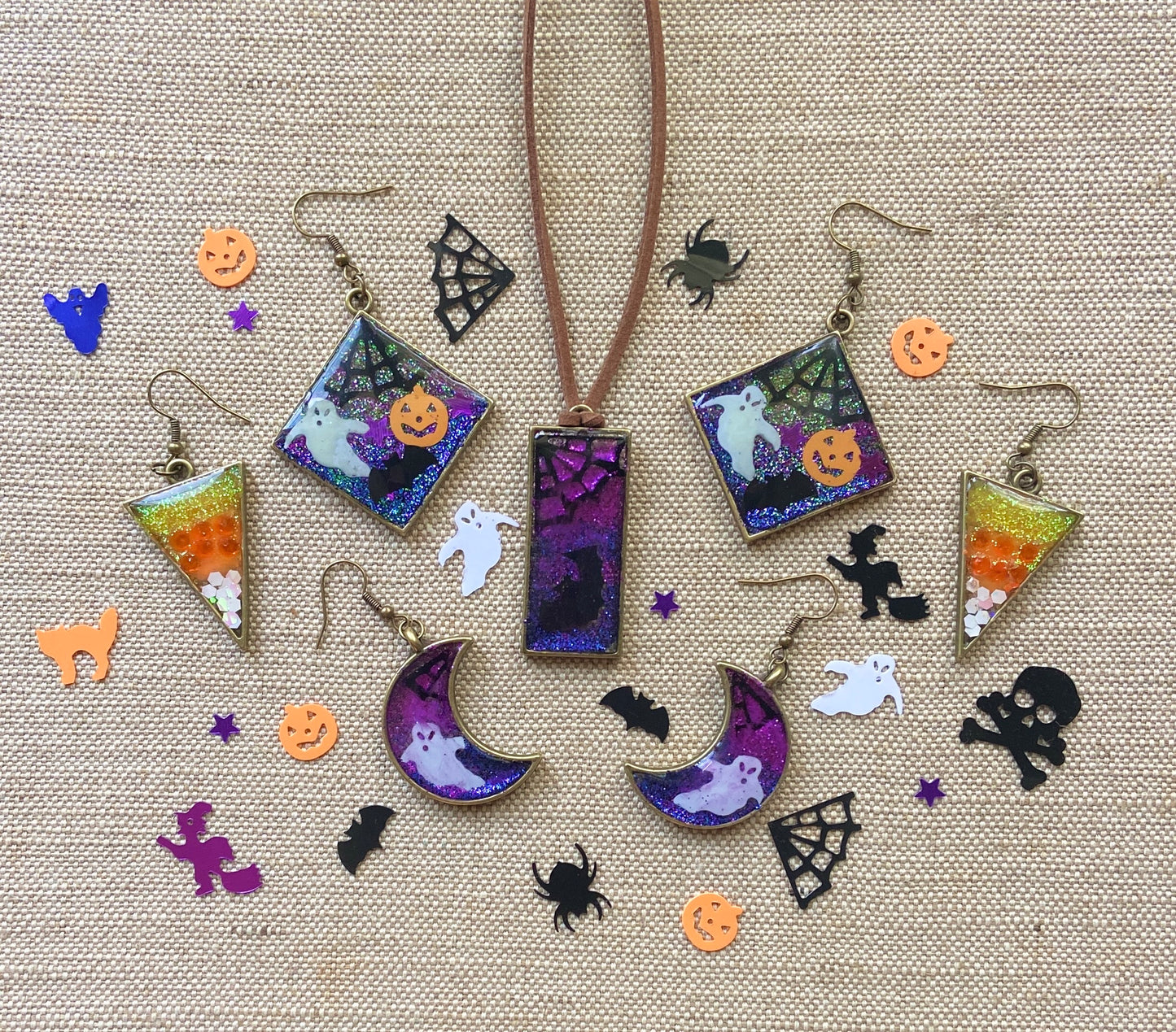 Resin Jewelry Workshop: Halloween themed or Dried Flowers . Saturday October 21 . Tap that Tap Room