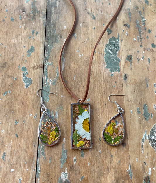 Resin Jewelry Workshop . Thursday May 9 . BriarBrothers Brewing Co.