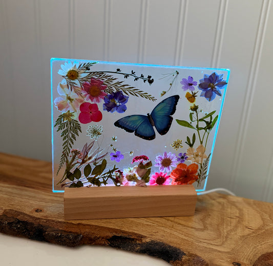 Pressed Flower Acrylic Light Workshop . Wednesday July 29 . Farmcraft Brewery